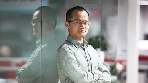 身價105億，第三次創業6年時間突破1000億，他的人生經歷很“極客”